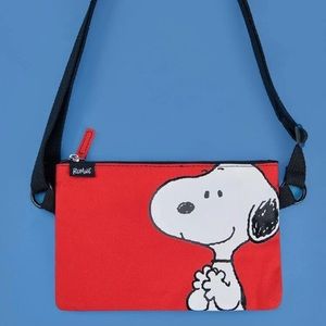Peanuts Snoopy Zip Crossbody Bag